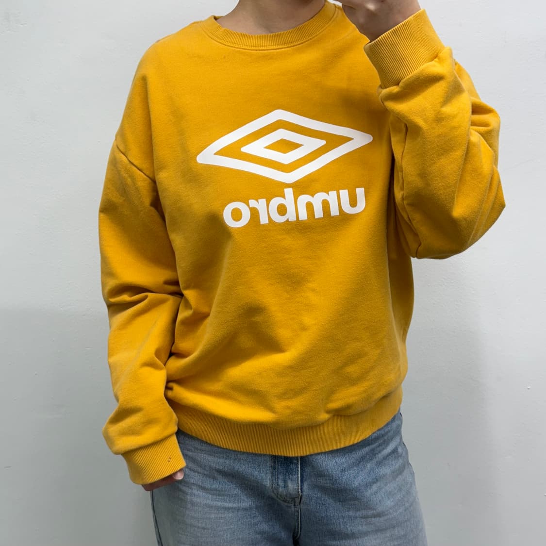 [L] 엄브로 머스타드 맨투맨 상품이미지2