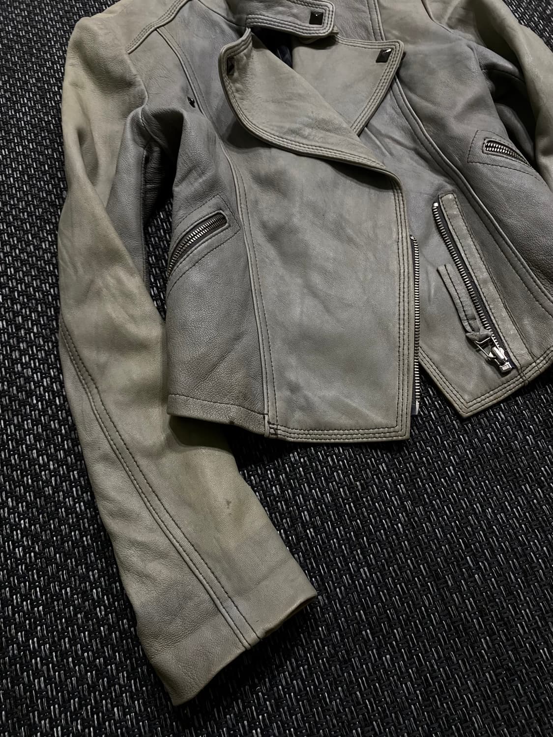 [CorCaRoli] Sand Washed Stud Crop Leathe 상품이미지6
