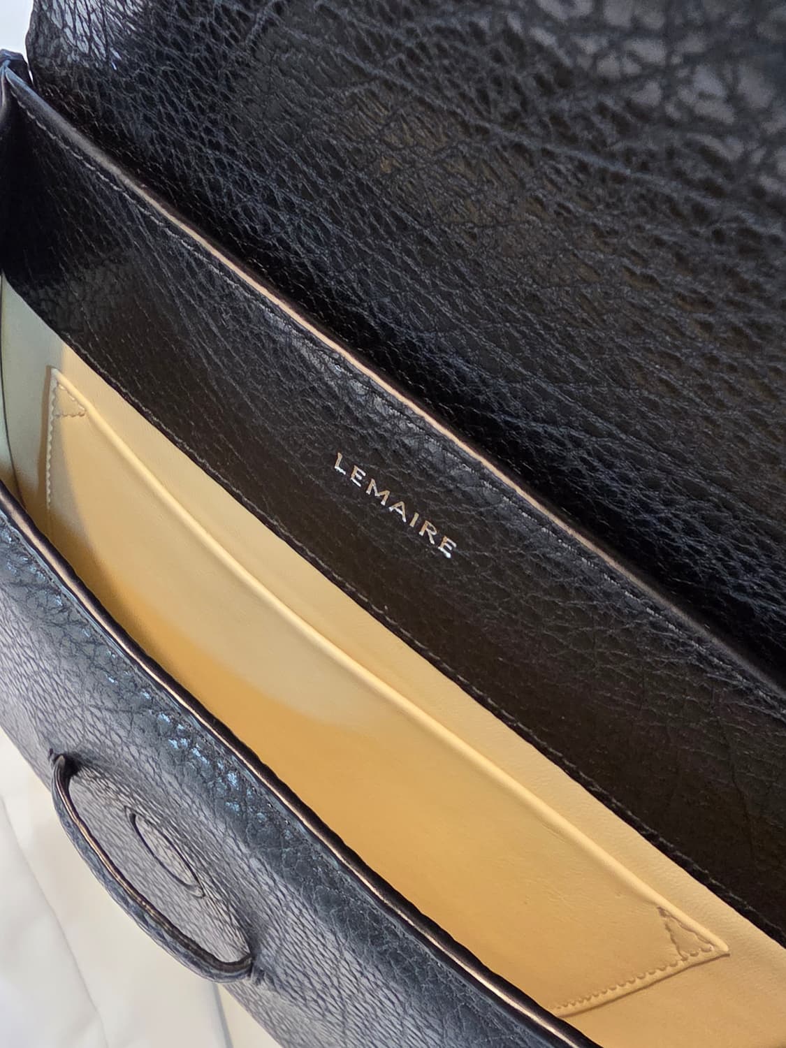 르메르 카트리지 스포츠백 블랙 새상품 판매합니다 상품이미지3