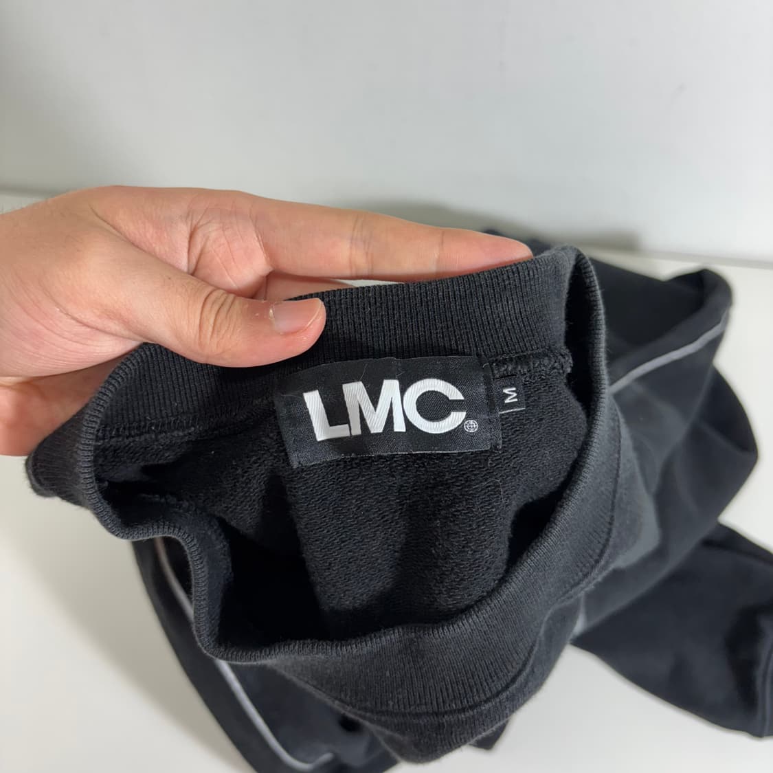 M 100 LMC 엘앰씨 블랙 오버핏 스웻코튼 맨투맨 상품이미지4