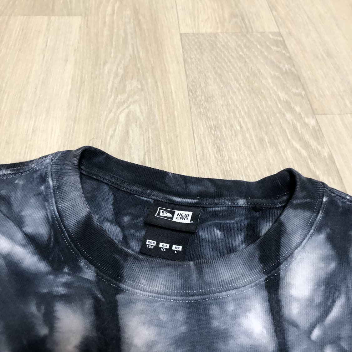 (XL) 뉴에라 X 산타크루즈 타이 다이 로고 티셔츠 상품이미지3