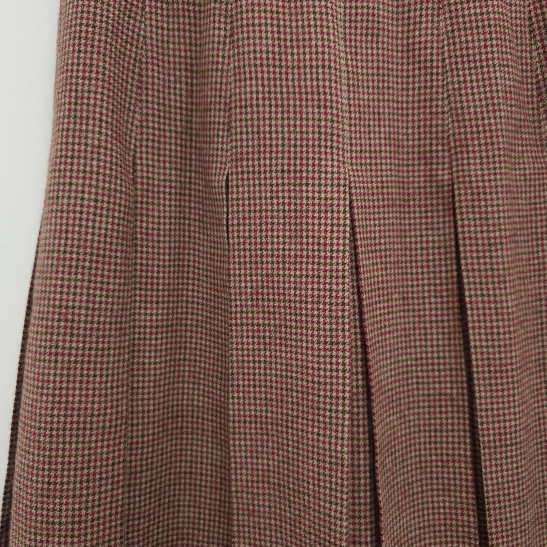 울혼방 하운드체크 플리츠 미디 레드 스커트  상품이미지4