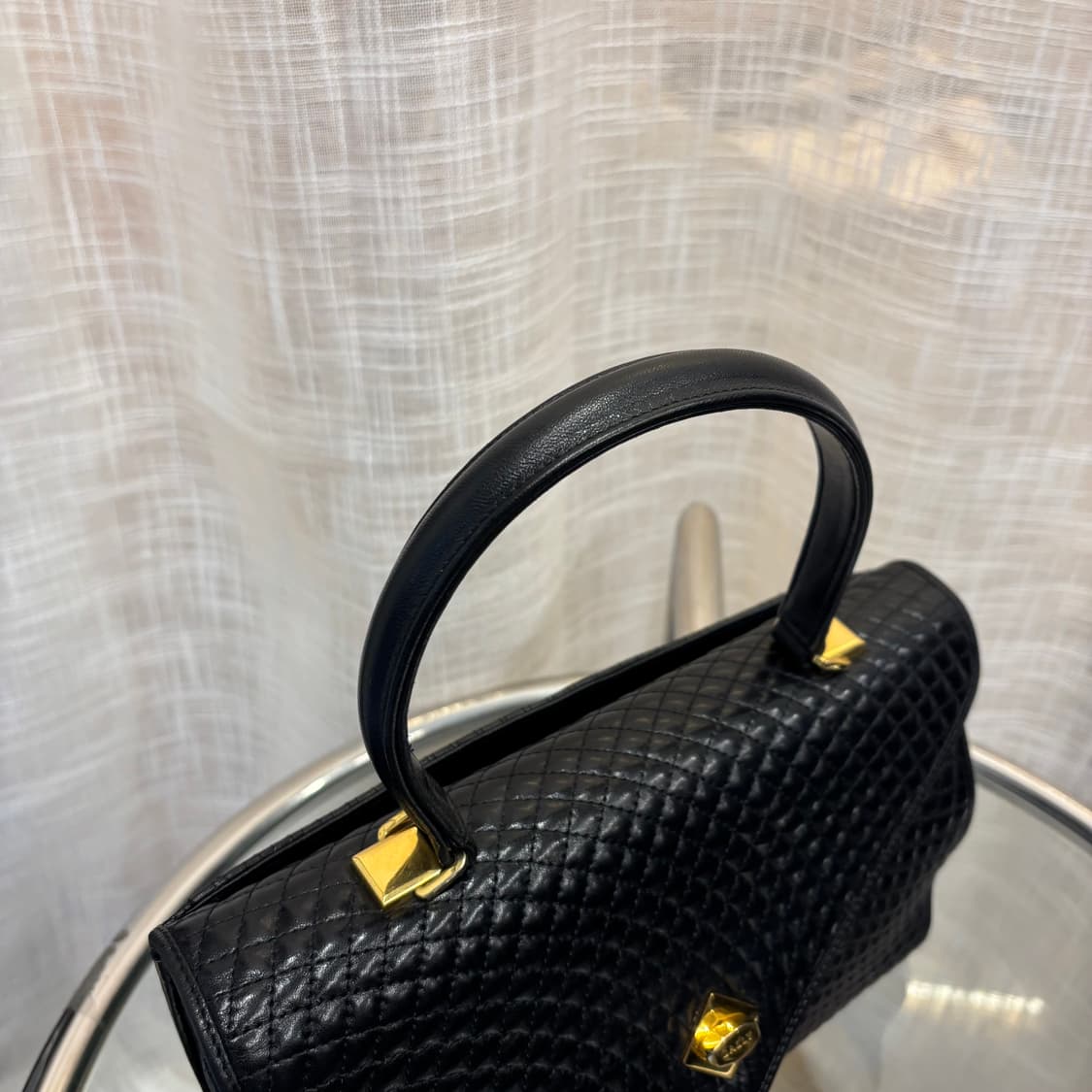 정품 발리 램스킨 탑핸들백     상품이미지7