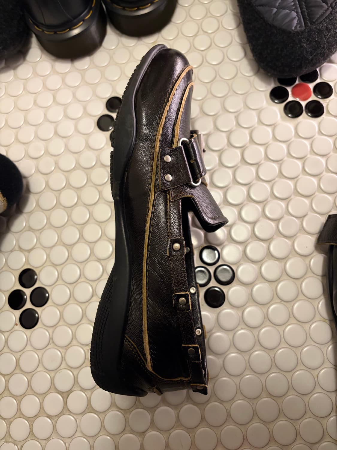 네거티브쓰리 벨티드 스터드 로퍼 올리브 카키 상품이미지3