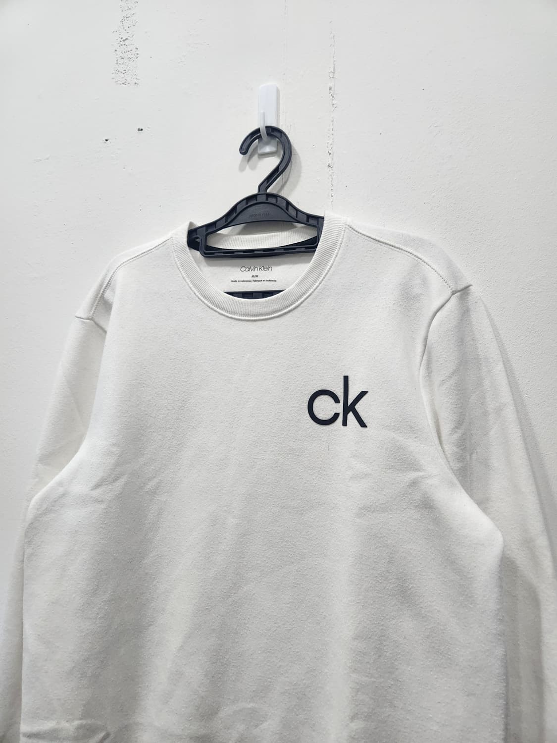 캘빈클라인 CK 로고 안감기모 맨투맨 남성 95~100사이즈 화이트 상품이미지2