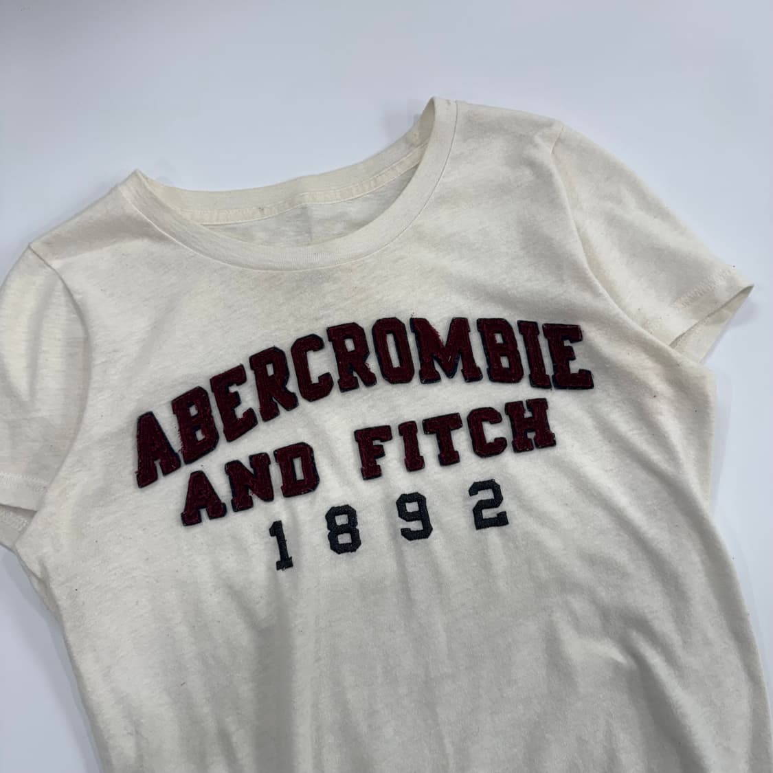 Abercrombie 아베크롬비 스펠아웃로고 아이보리 반팔 상품이미지4