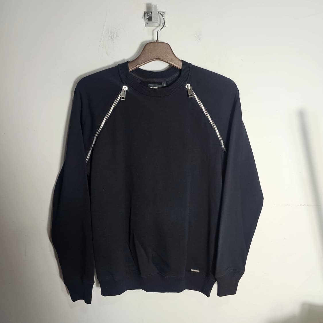 S 디젤 레글런 숄더 사이드지퍼 맨투맨 상품이미지1