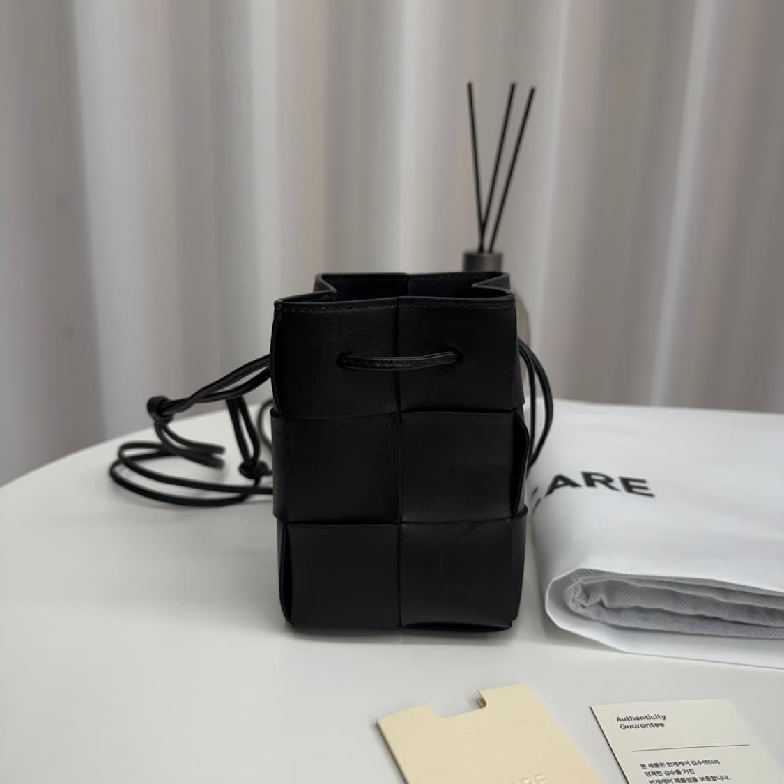 [정품] 보테가베네타 미니 카세트 버킷백 상품이미지5