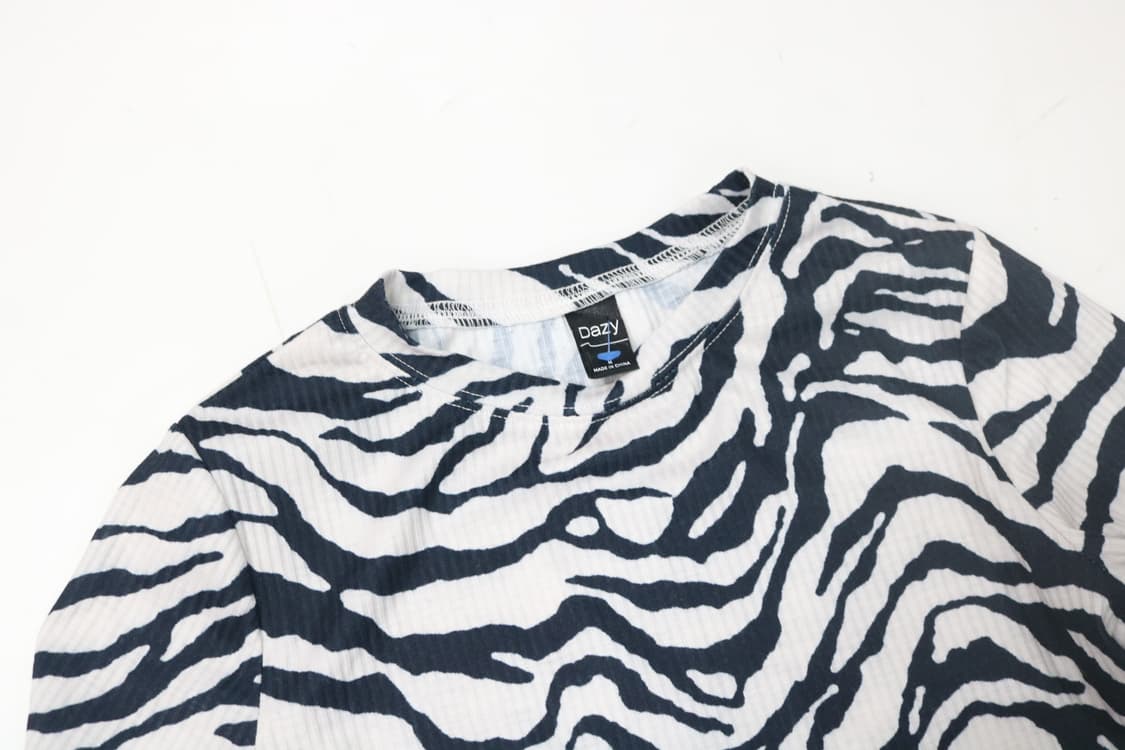 DAZY 데이지 지브라 패턴 슬림핏 크롭 긴팔 티셔츠 상품이미지4