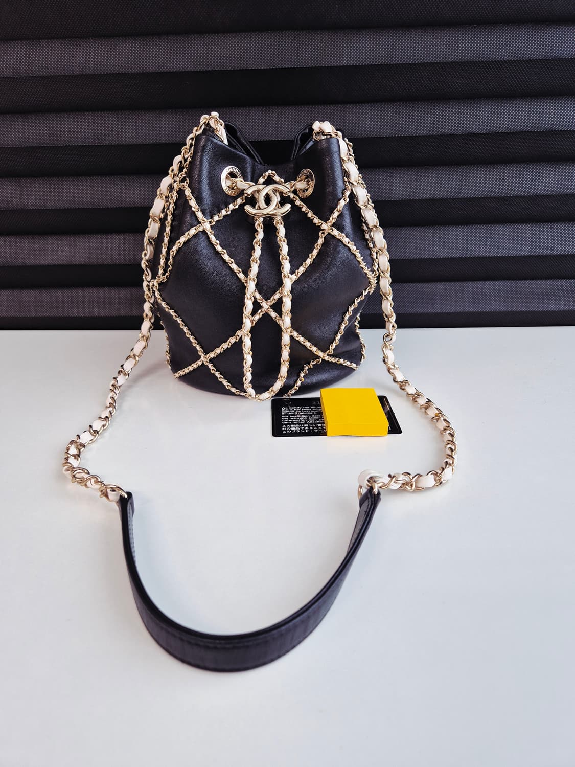 샤넬 드로스트링 체인 버킷백 31번대 (상태 S급인정 받음) 상품이미지3