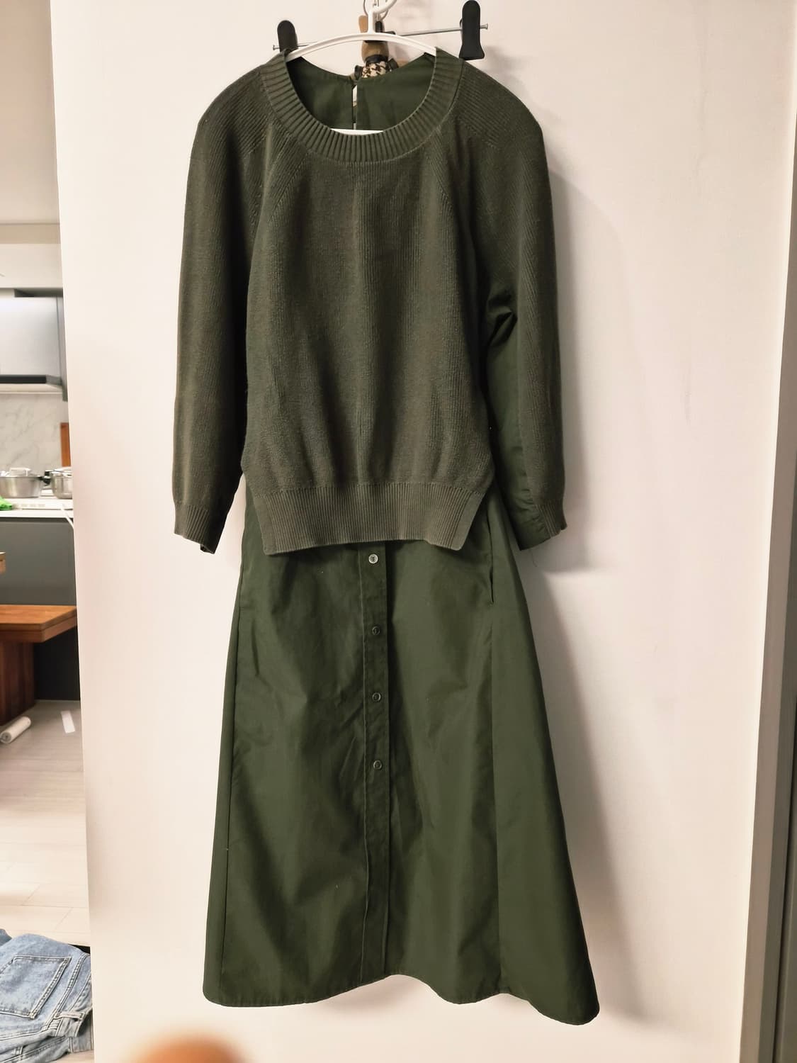 유니크한 카키 니트 레이어드 셔츠 롱 원피스 (S~M 추천) 상품이미지1