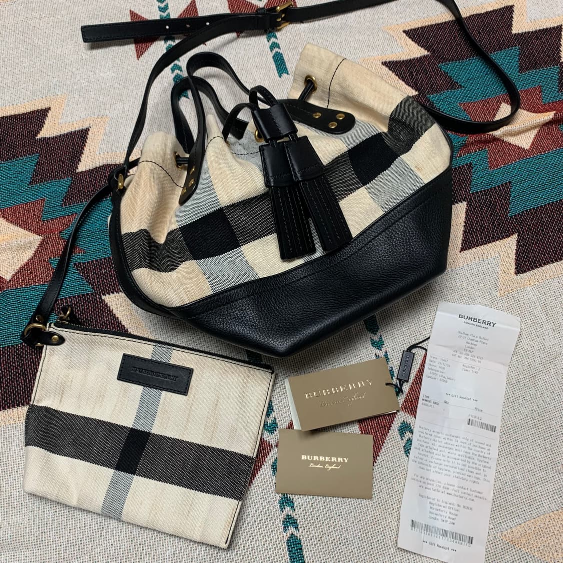 버버리 헤스톤 체크 캔버스 버킷백 크로스백 상품이미지1
