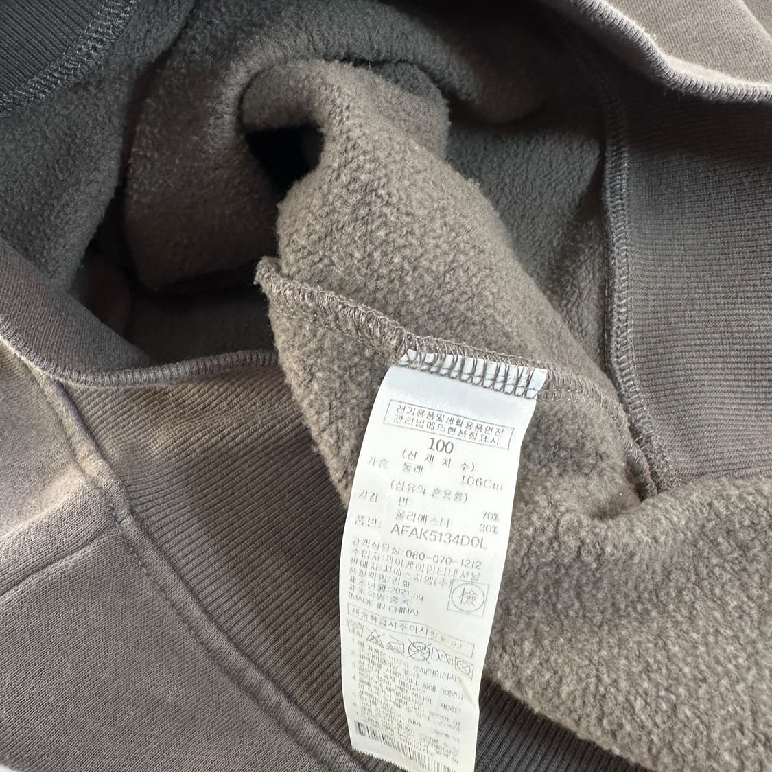 100 체이스컬트 다크그레이 포켓배색 맨투맨 상품이미지4