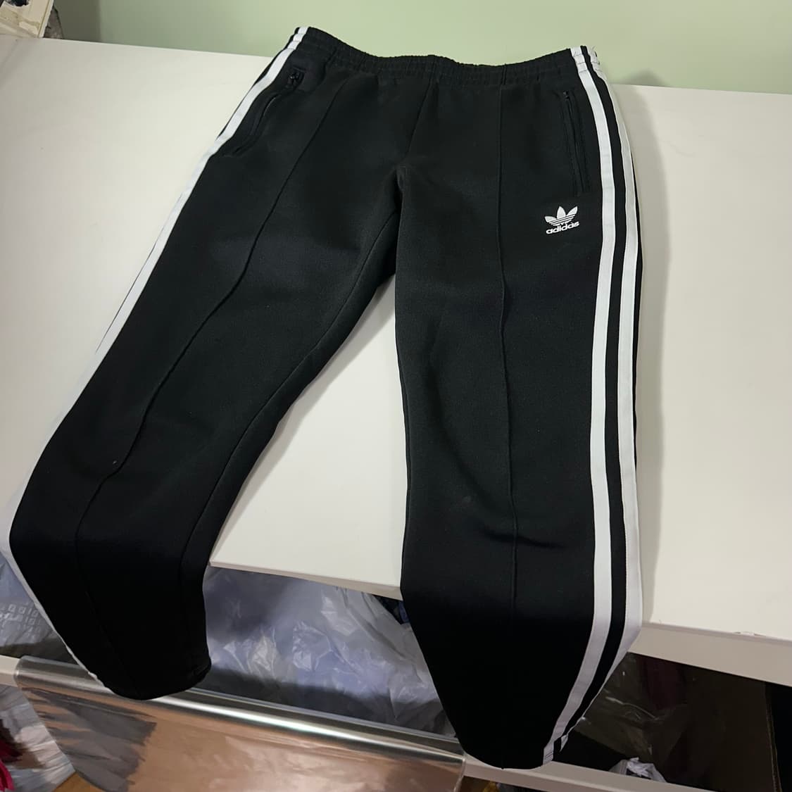 우먼S 아디다스 오리지날 불꽃로고 져지재질 SST 트랙팬츠 상품이미지4
