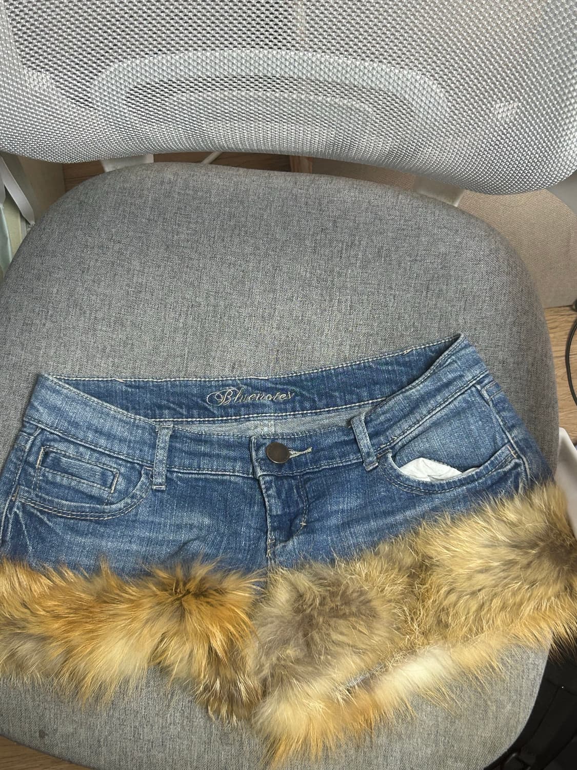 와이즈걸 에서 산 y2k 퍼 반바지 팝니당 상품이미지1