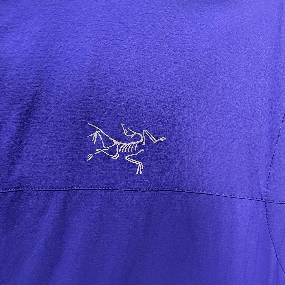 아크테릭스 퍼플 바람막이 베스트 S 상품이미지3