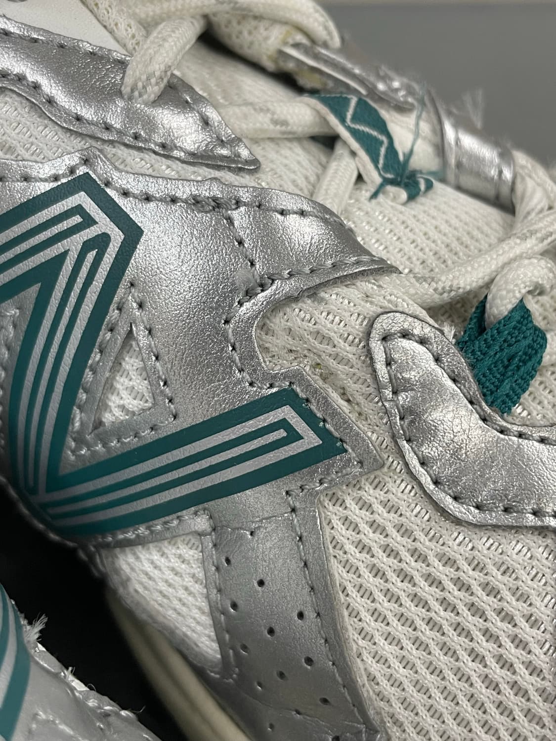 뉴발란스 610 메탈릭 실버 250 상품이미지8