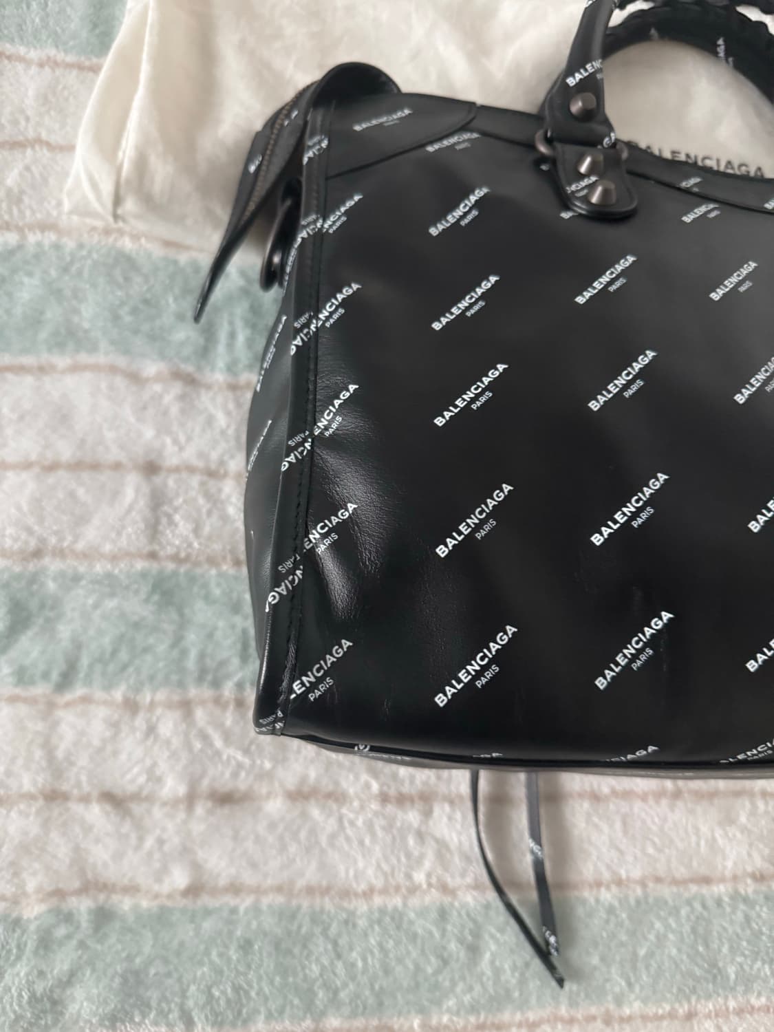 발렌시아가 모터백 미듐 블랙 상품이미지6