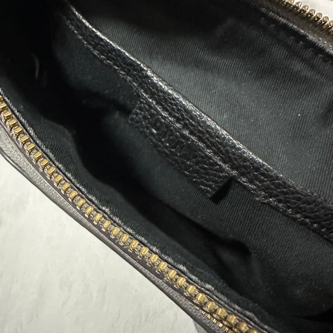 DKNY 가죽 크로스백 상품이미지6