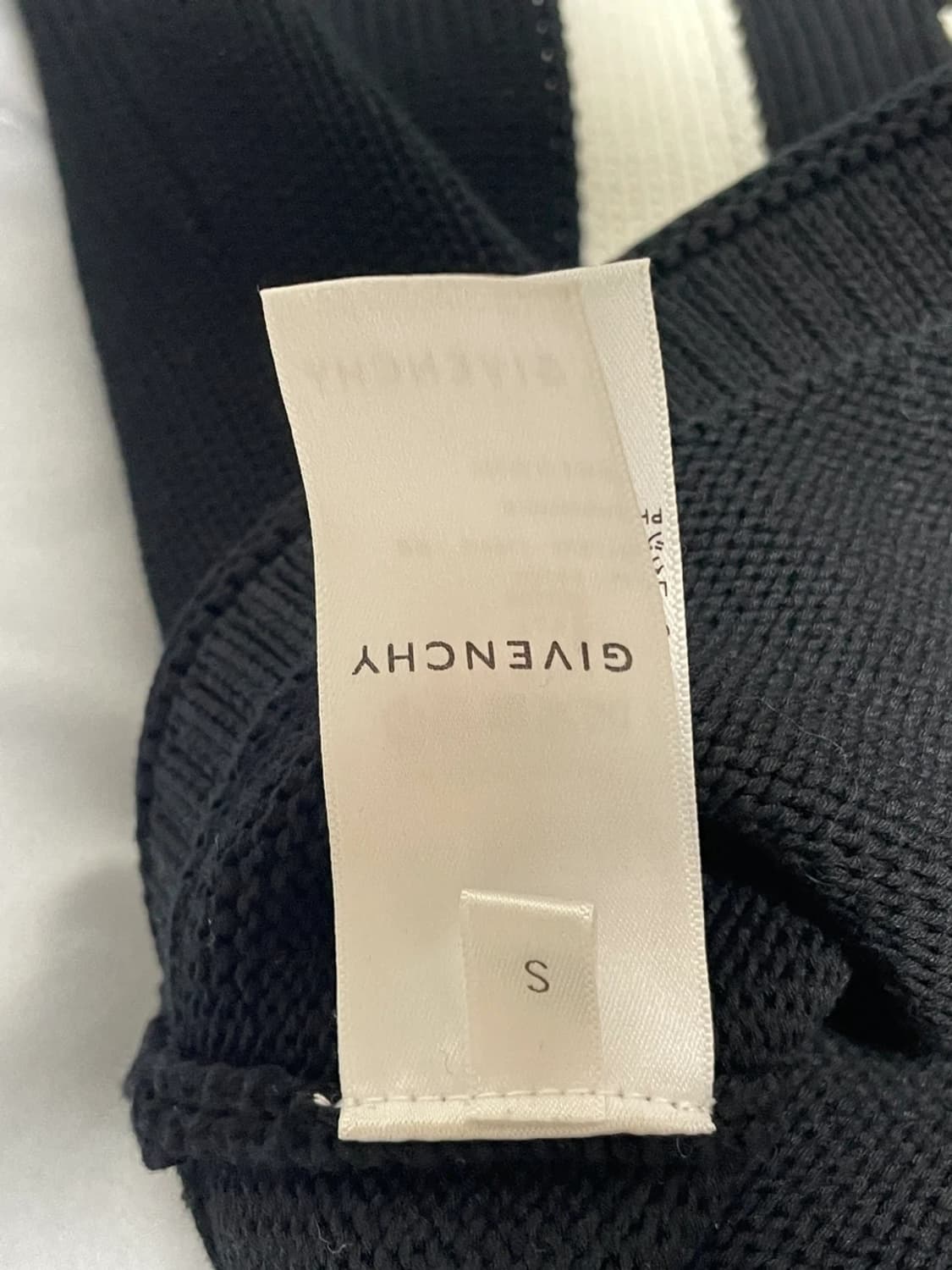 지방시 블랙 로고 니트 스웨터 상품이미지8