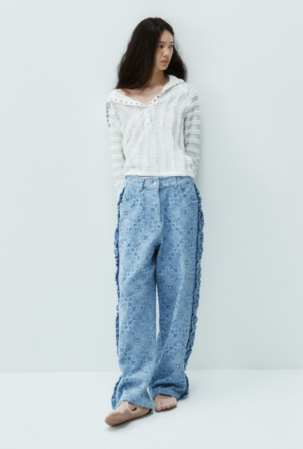 김미더영 플라워데님 G STUD FLOWER CUT FRILL PANTS 상품이미지1