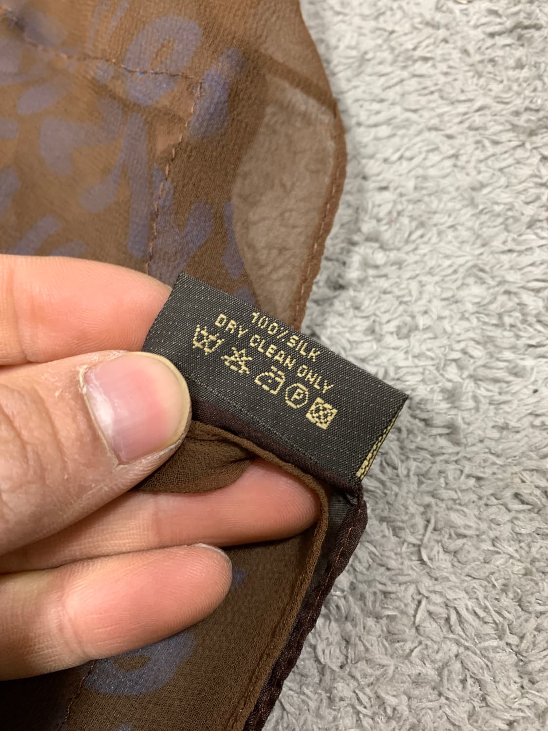 루이비통 브라운 모노그램 실크 스카프 상품이미지5