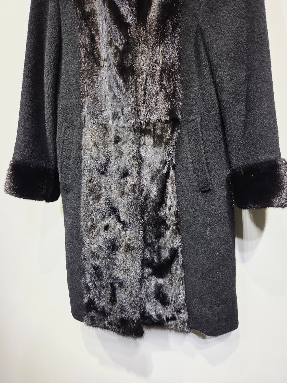 유로 모피 블랙 알카파/모 혼방 밍크 트리밍 코트 상품이미지5