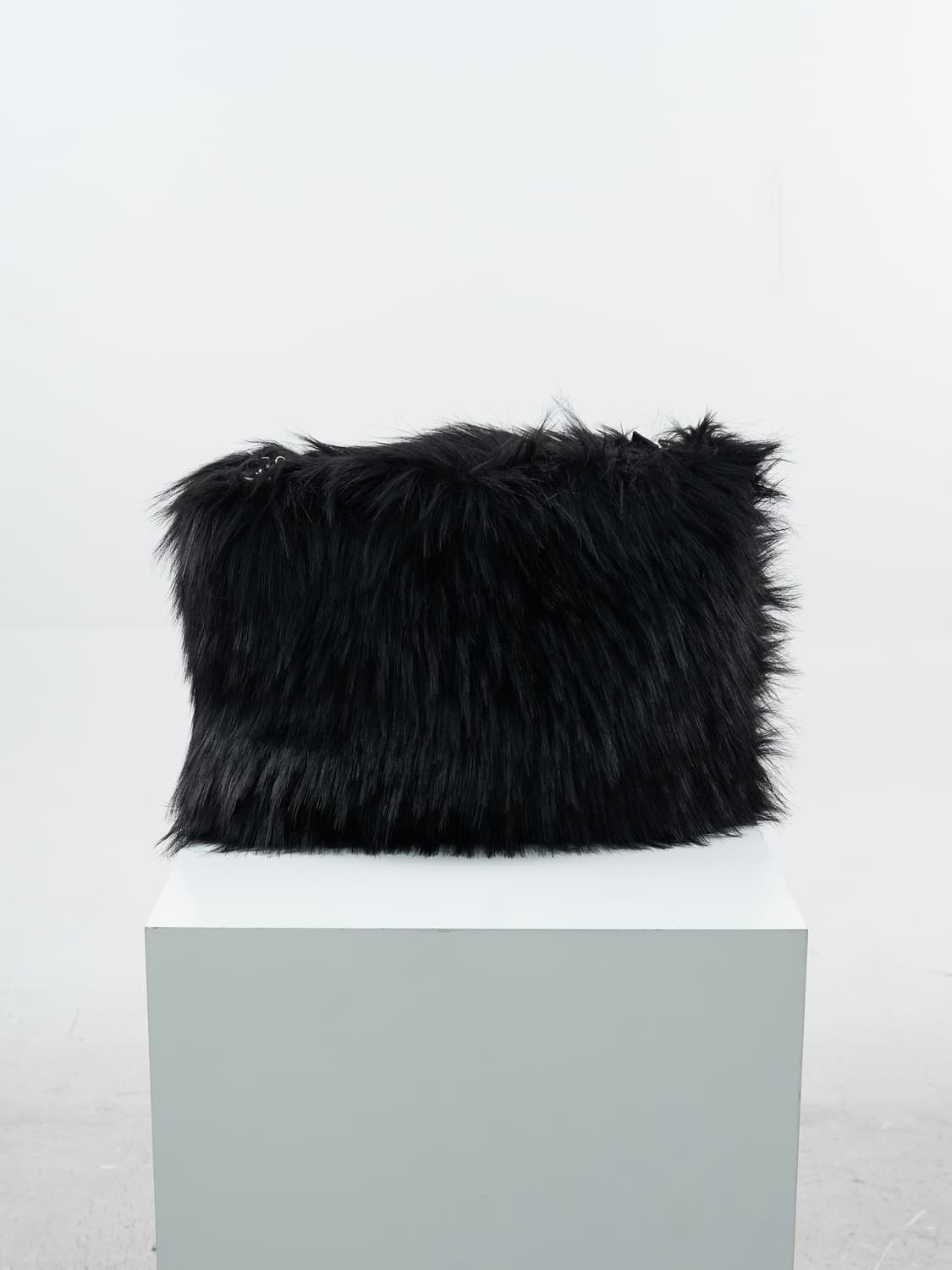 DIESEL black fur cross bag 상품이미지2