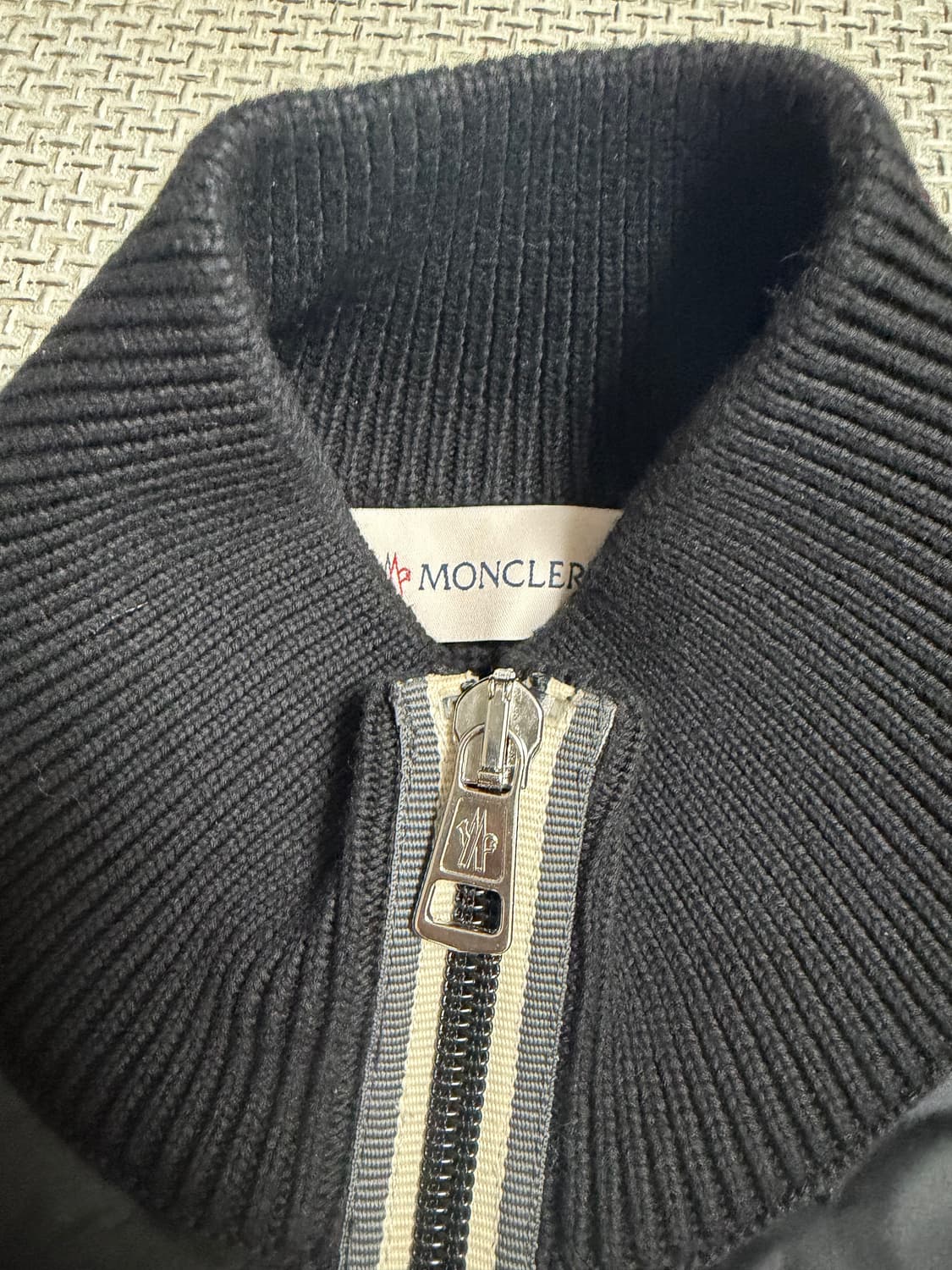 [25ss/백화점판]새상품급 몽클레어 니트패딩 M 상품이미지3