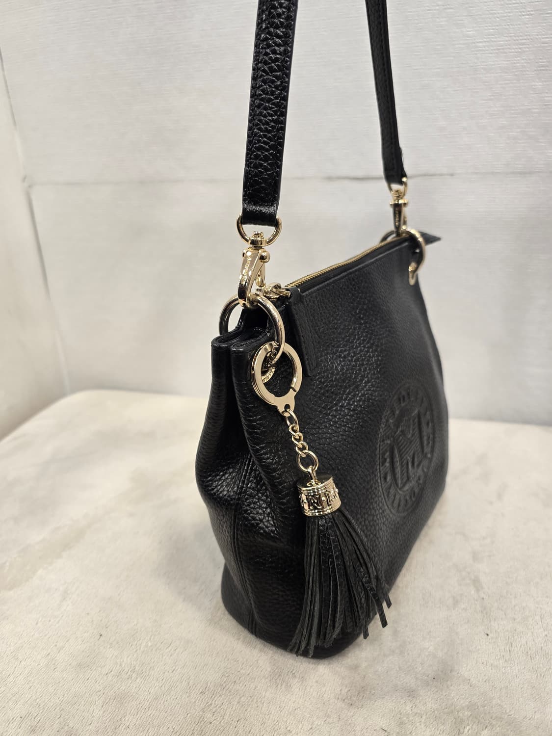 메트로시티 블랙 가죽 숄더백 태슬 장식 상품이미지3