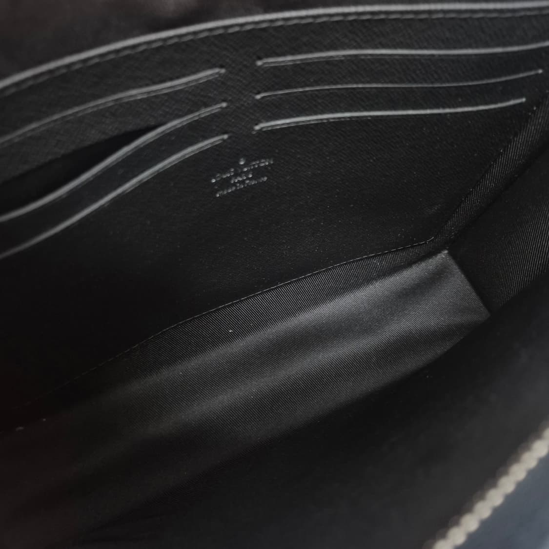 루이비통 LV 타이가 포쉐트 보야주 클러치백 블랙 (M30450) 상품이미지10