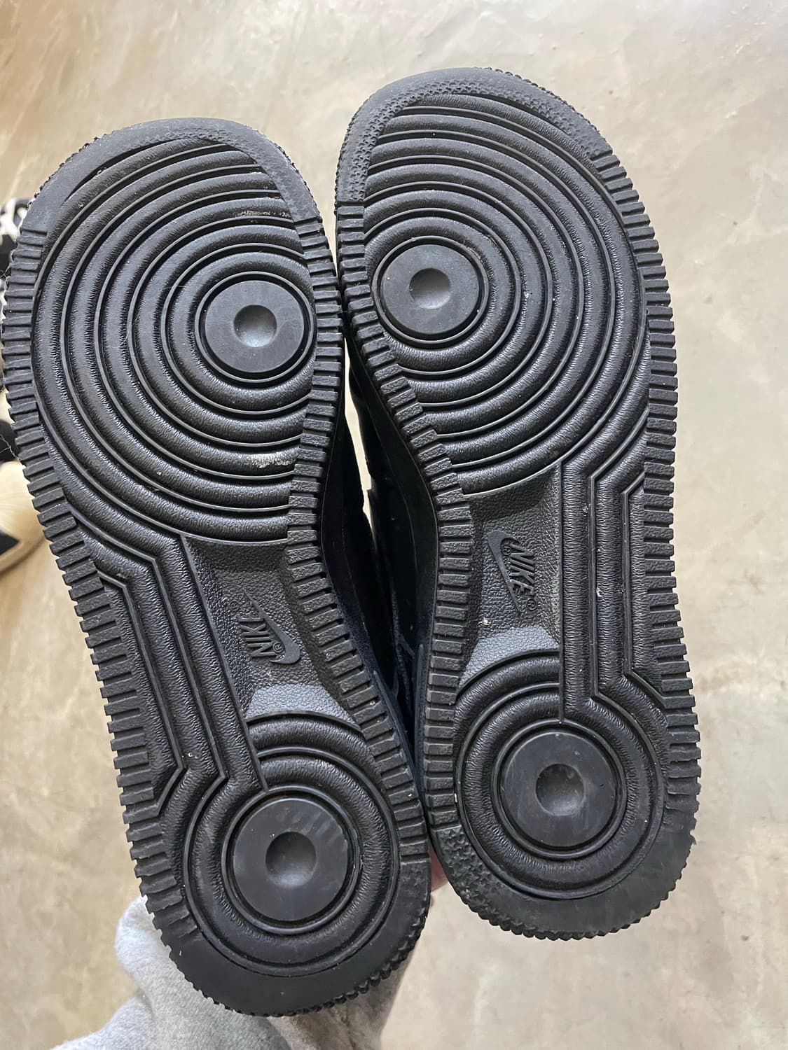 나이키 에어포스1 블랙 235 상품이미지6