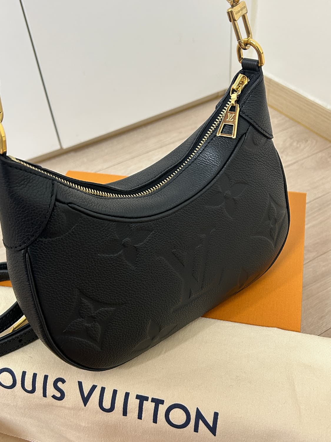 (풀구성) 루이비통 앙프렝뜨 바가텔 호보백 블랙 상품이미지7