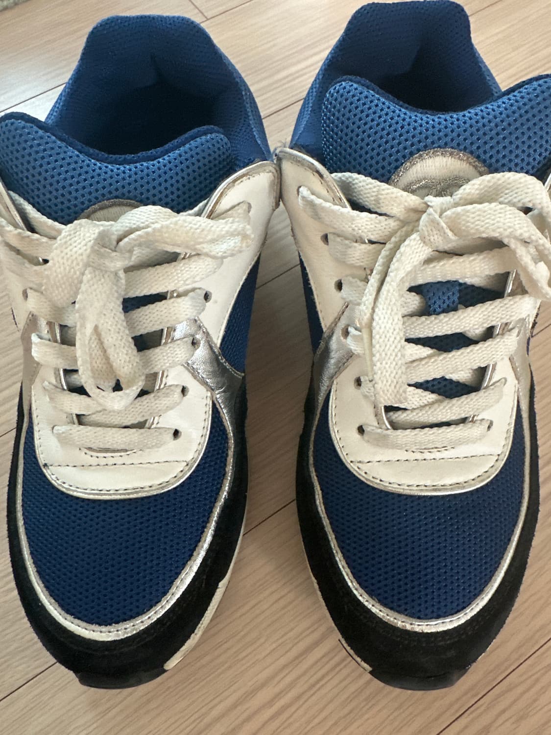 샤넬 스닉커즈- 블루, 아이보리, 실버, 블랙 조합 상품이미지8