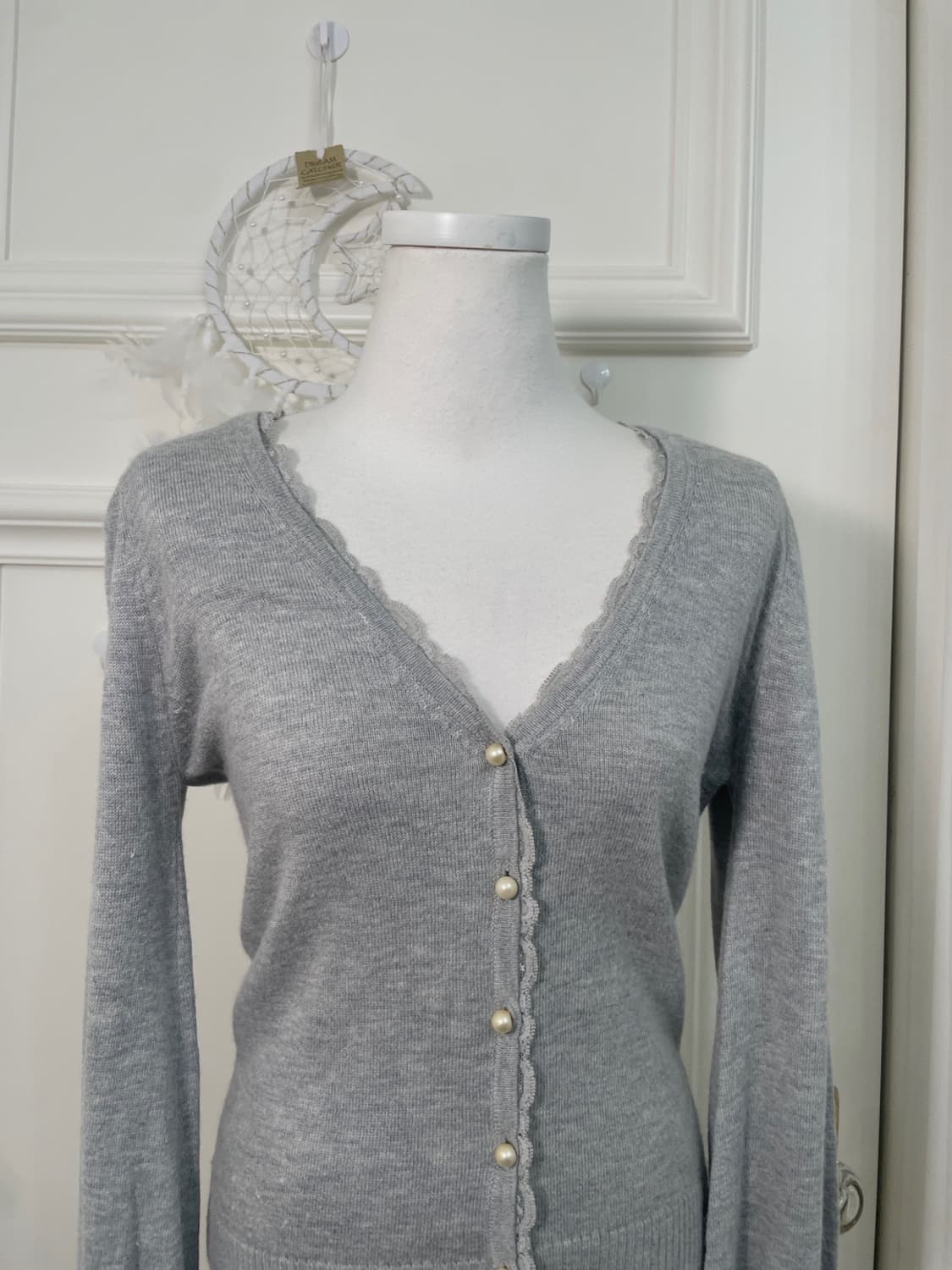 gray lace trim pearl point v-neck cardig 상품이미지5