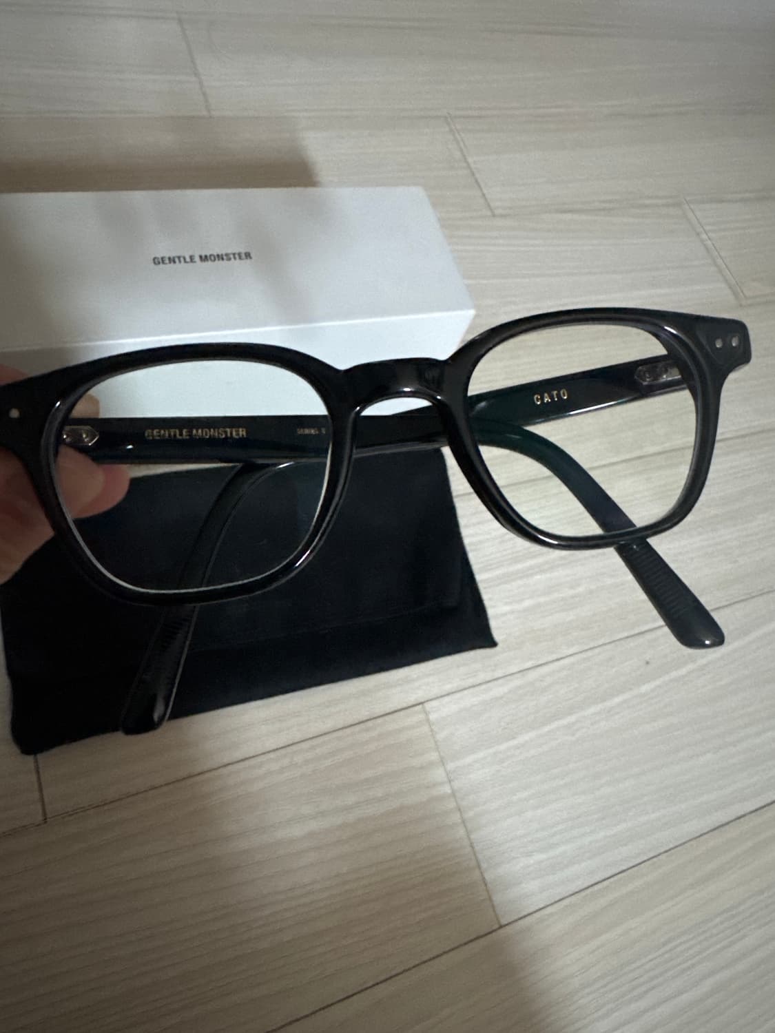 젠틀몬스터 CATO 안경 블랙 풀박스 상품이미지2