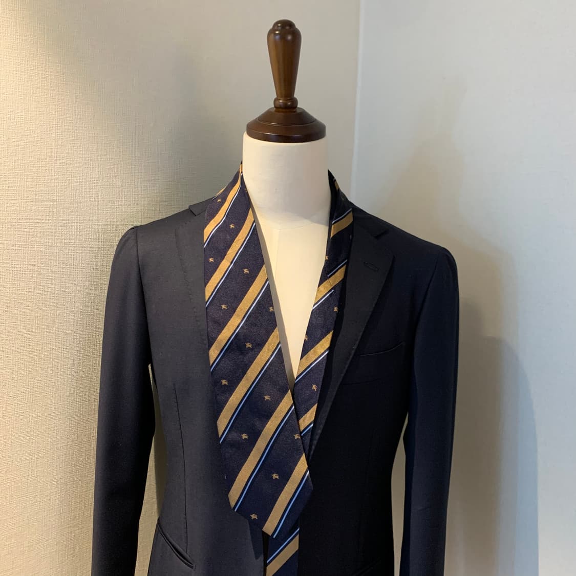 버버리 레지멘탈 클래식디자인 모노그램 명품넥타이 A+등급 상품이미지1