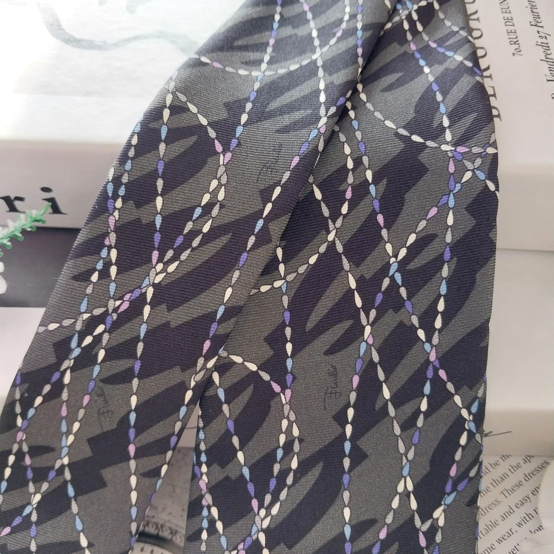 에밀리오 푸치 실크 블랙 지오메트릭 넥타이 8.7cm A+등급 K1344 상품이미지2