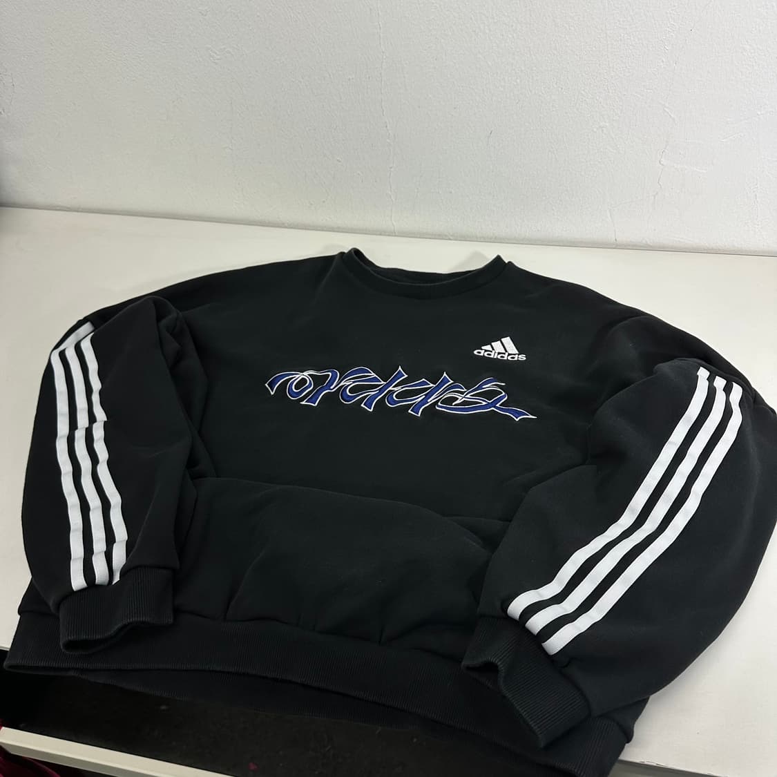 XL 아디다스 블랙 한글자수 오버핏 맨투맨 상품이미지1