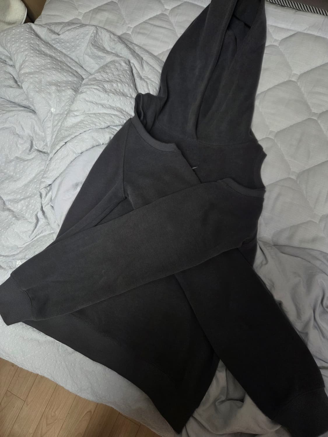 배드블러드 비욘드 소프트 컷아웃 후드티 상품이미지4