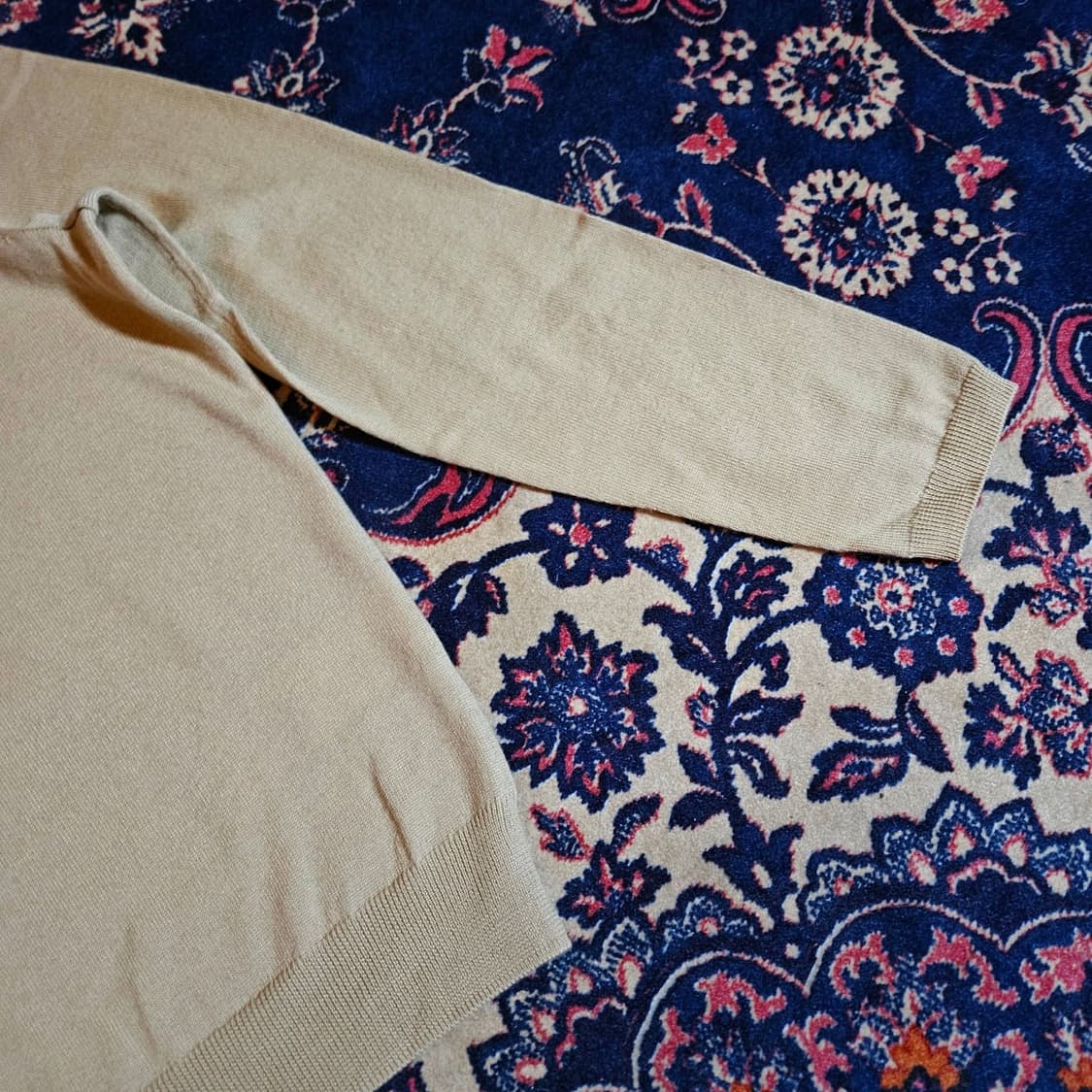 헤지스(HAZZYS) 24FW Wool 100% 브이넥 니트 상품이미지4