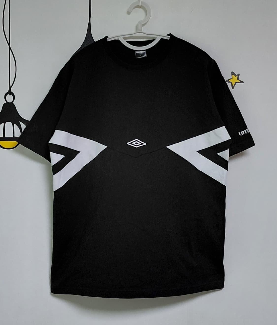 [L] 엄브로(UMBRO) 반팔 티셔츠 블랙 상품이미지1