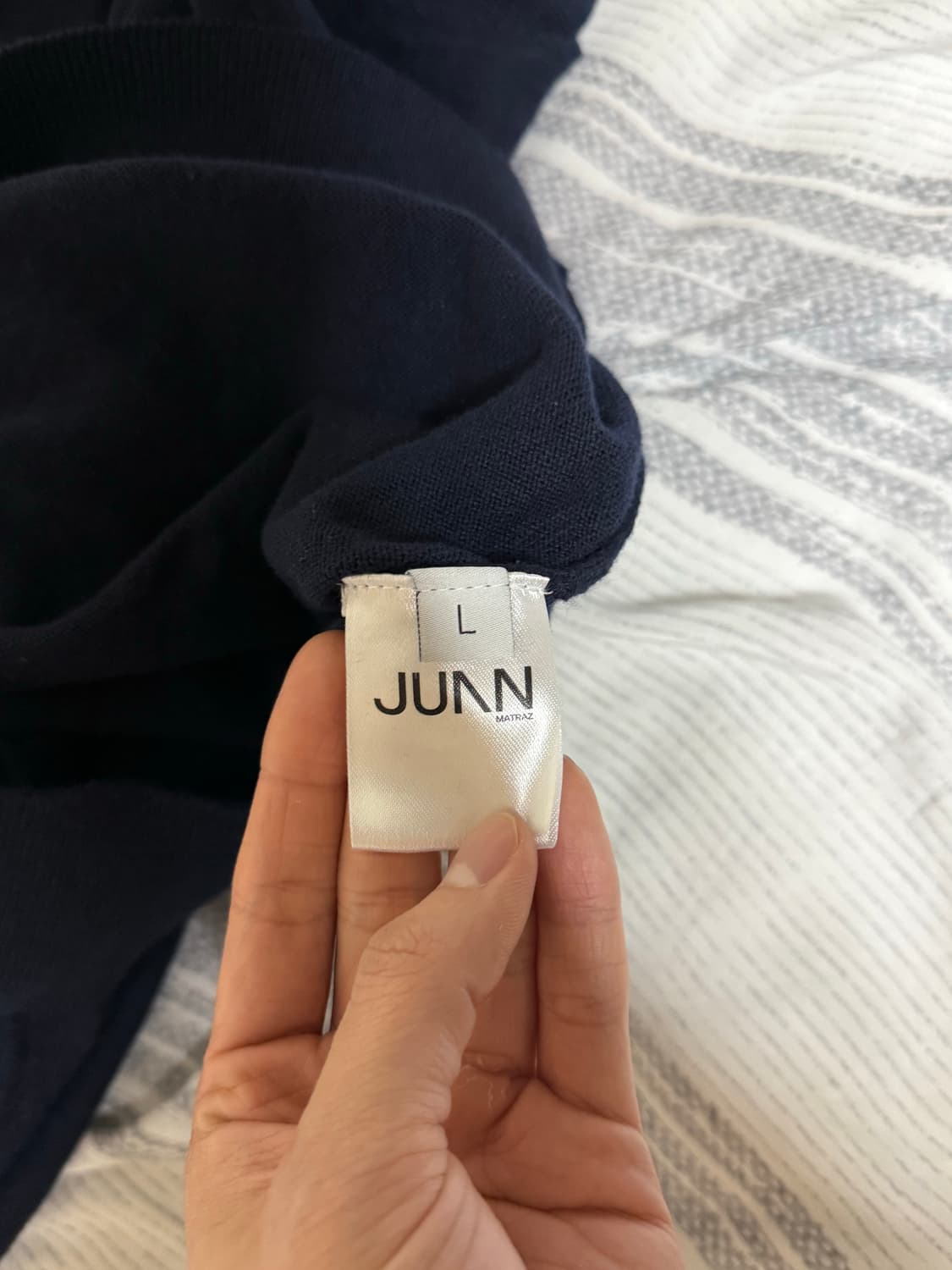 (L) 주앙옴므 리파인드 브이넥 니트 다크네이비 상품이미지4