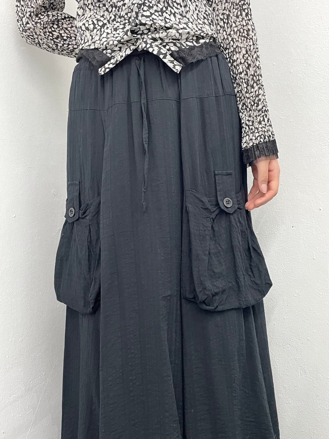 블랙 포켓 디테일 롱스커트 상품이미지2