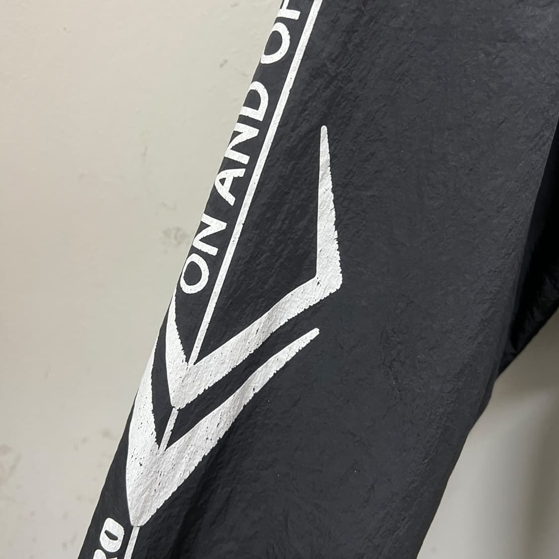 엄브로 OOP 바람막이 웜업 피스테 100 상품이미지5