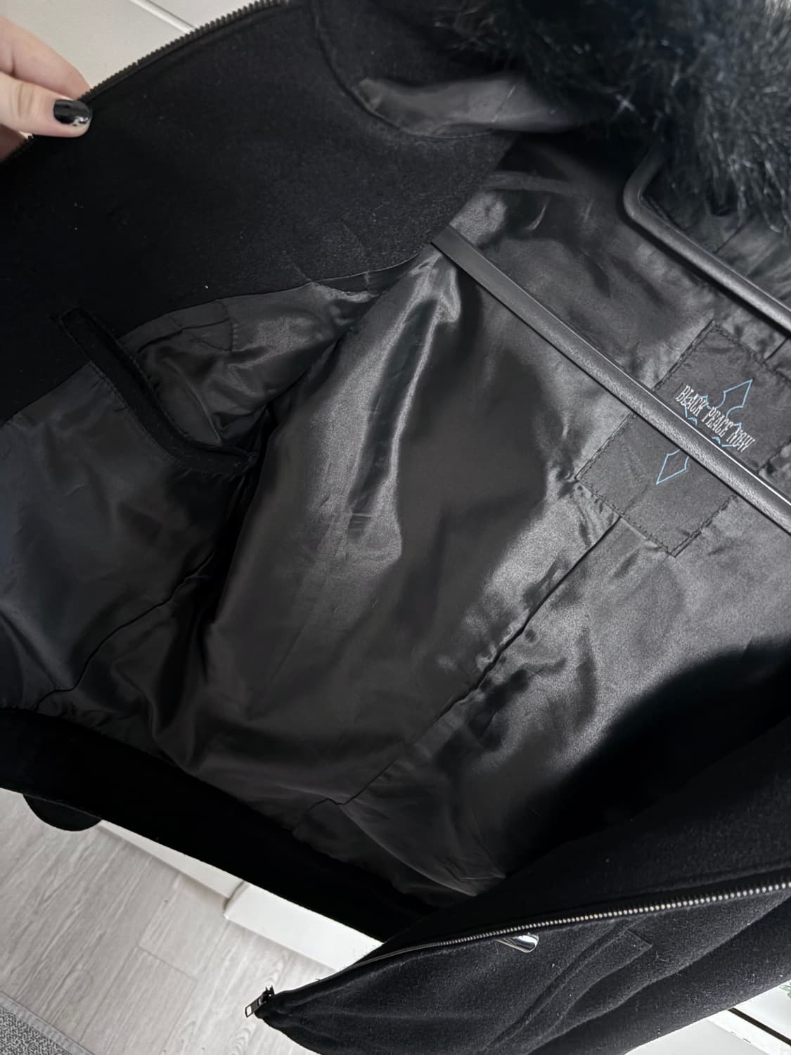 Black peace now for man 퍼 후드 떡볶이 코트 상품이미지4