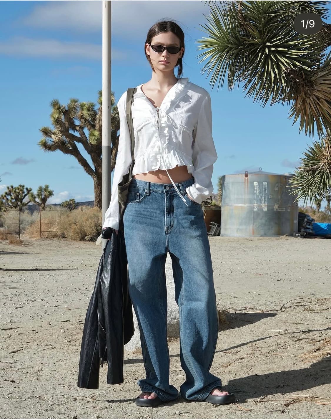 RAW EDGED RUFFLR BLOUSE 상품이미지1