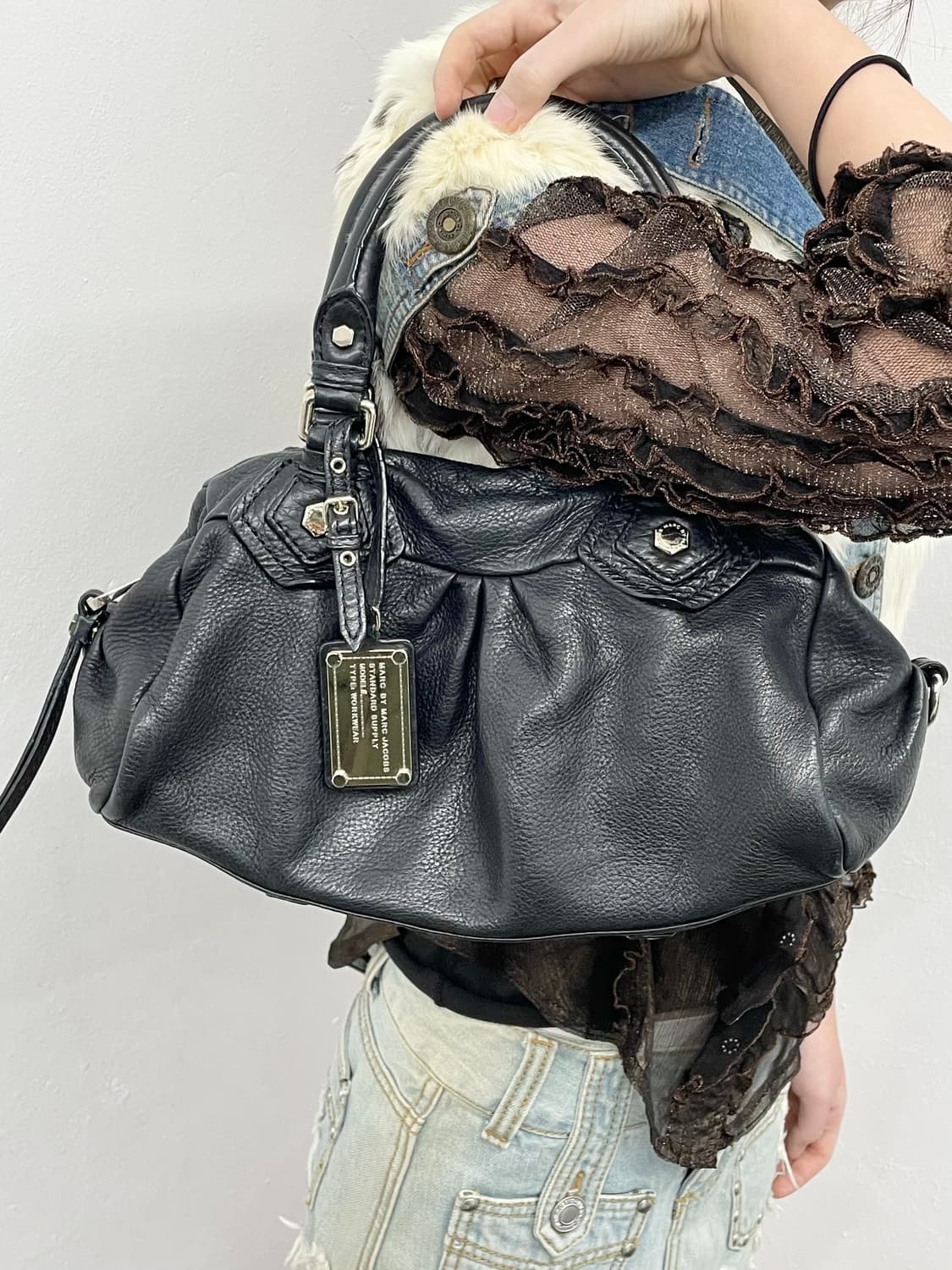 마크제이콥스 금장 로고 토트백 상품이미지3