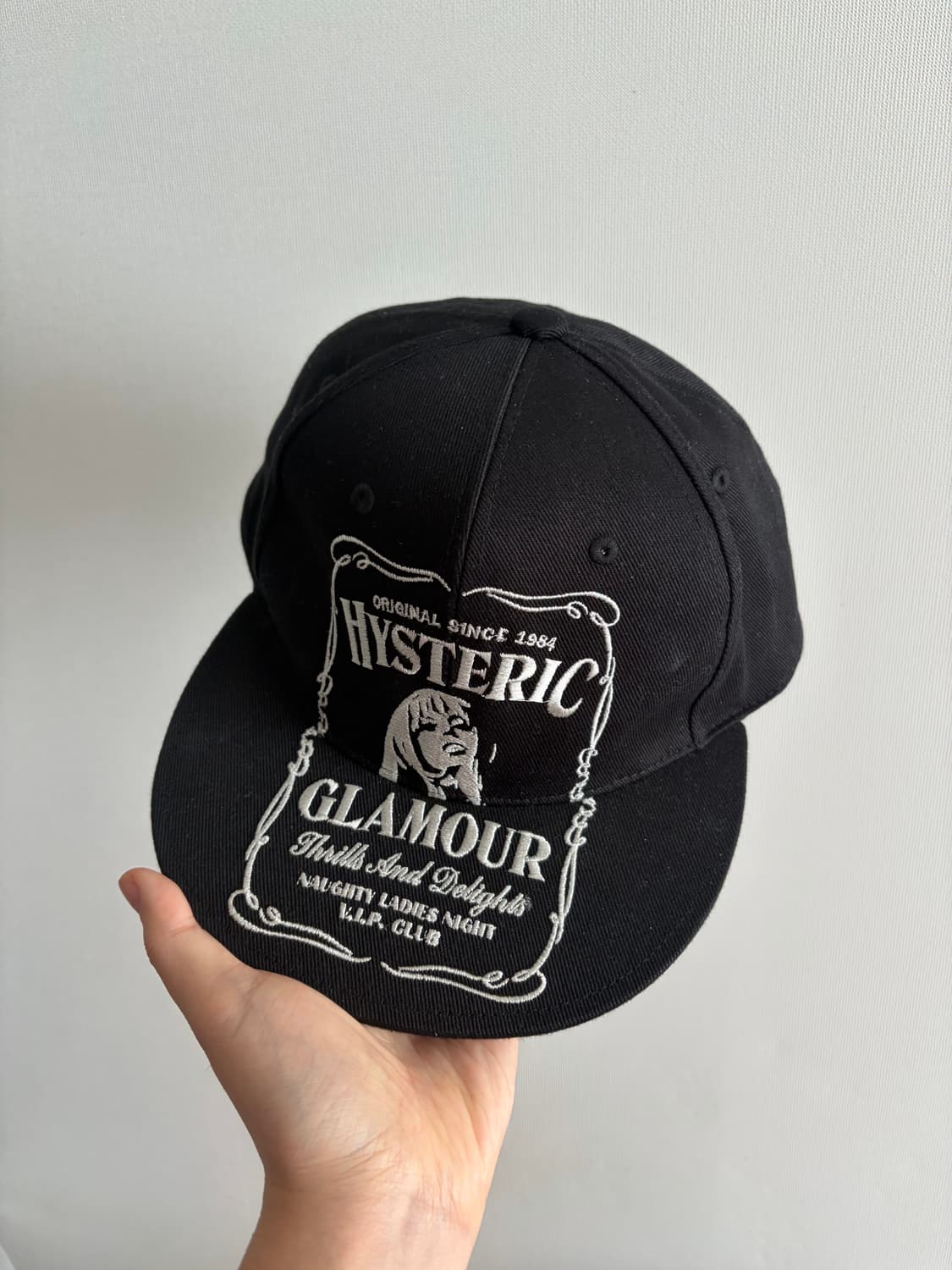 히스테릭 글래머 HYS 위스키 자수 캡 블랙 상품이미지1