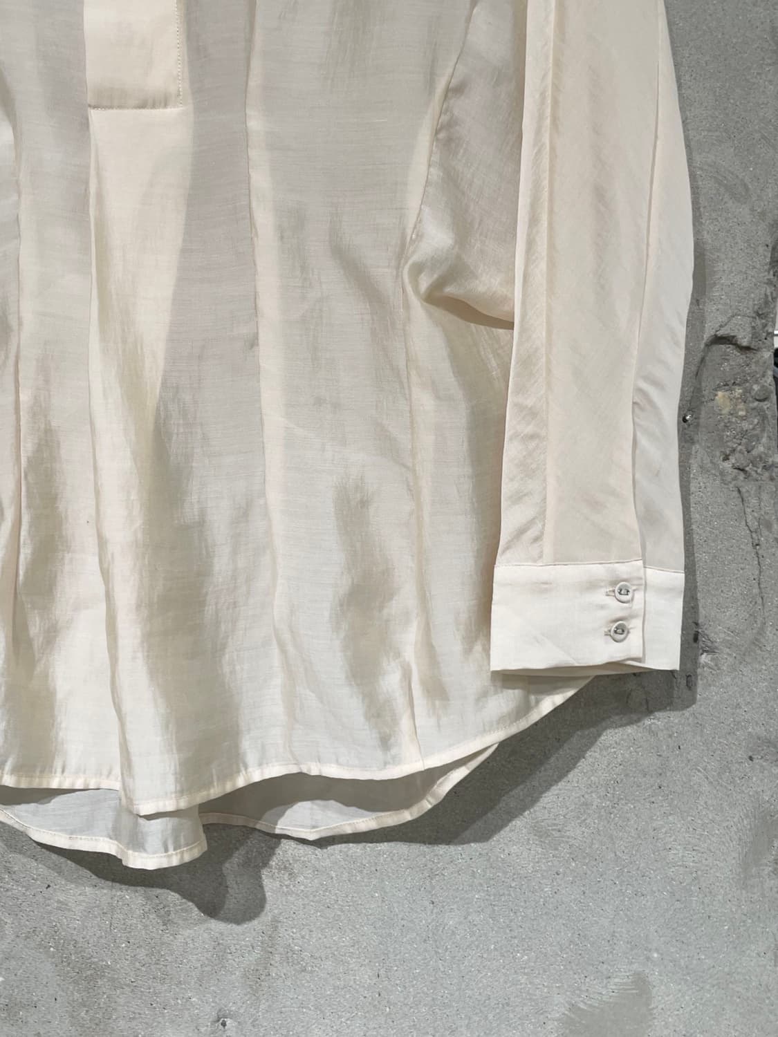 드리스 반 노튼 라이트 베이지 하프 버튼 커브 슬리브 텐셀 블라우스 상품이미지5